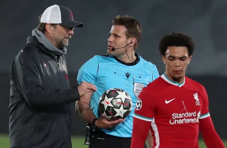 广厦防守铁血令人窒息（广厦铁血防线让对手喘不过气）