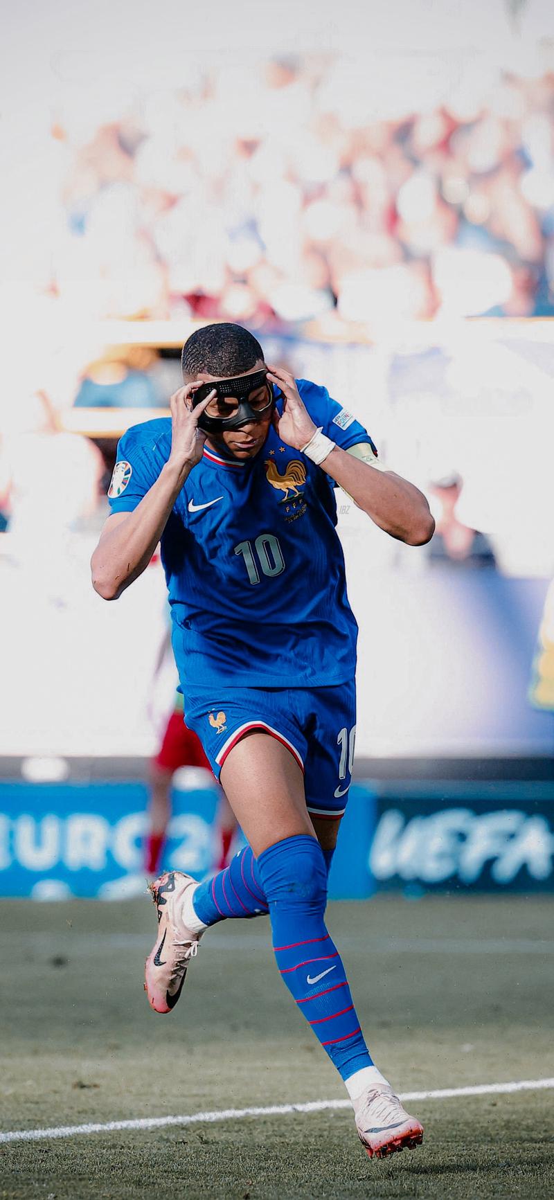 记者：弗里克已向巴萨提夏窗要求，他想要左脚中卫+边锋+9号（记者称弗里克已向巴萨提出夏窗引援清单：希望补强左脚中卫、边锋和9号位）