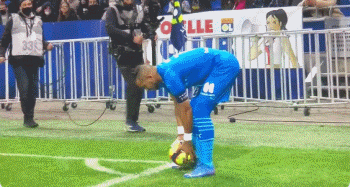 莫德里奇在对阵拉齐奥的比赛中踢满全场，Sofac...（莫德里奇战拉齐奥全场未下，表现出色）