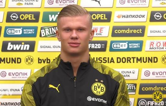 杜兰特空接暴扣，全场掌声雷动（杜兰特空接重扣，现场掌声如潮）