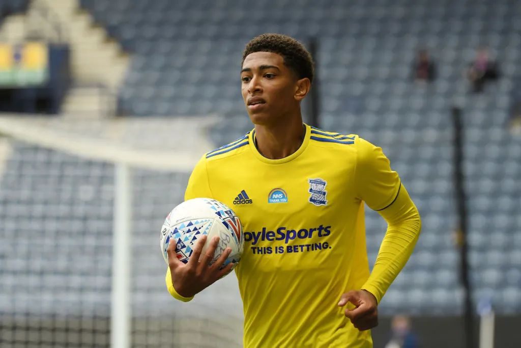 赫伊森畅游动物园，尽享亲近自然的乐趣（赫伊森漫游动物园，近距离拥抱自然之美）