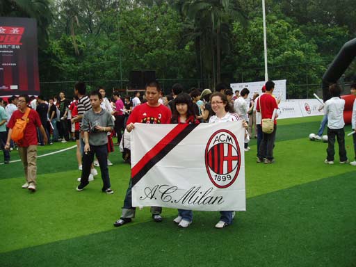 记者：穆斯卡特并不是被“气”走了，他是抽空去上了个厕所（记者：穆斯卡特并非拂袖离场，只是中途去上厕所）