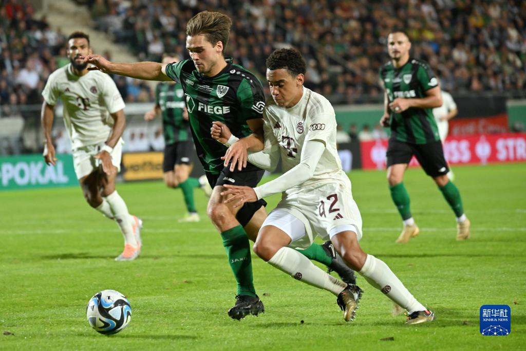 博主：国安今天前往河内，因当地训练条件不佳今晚直接去踩场